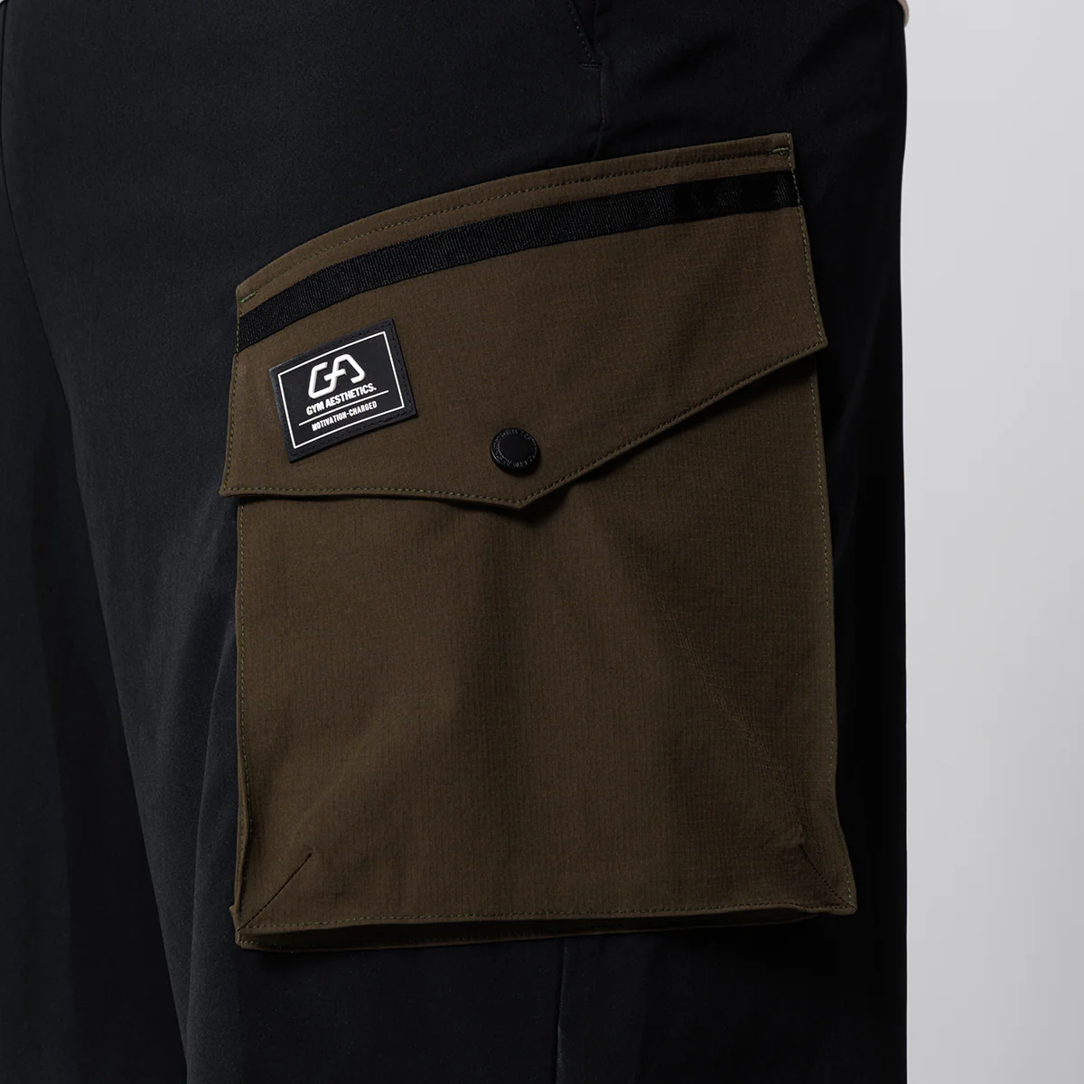 Color Blocking Functional Cargo 9 inch Running Shorts for Men - Image 16